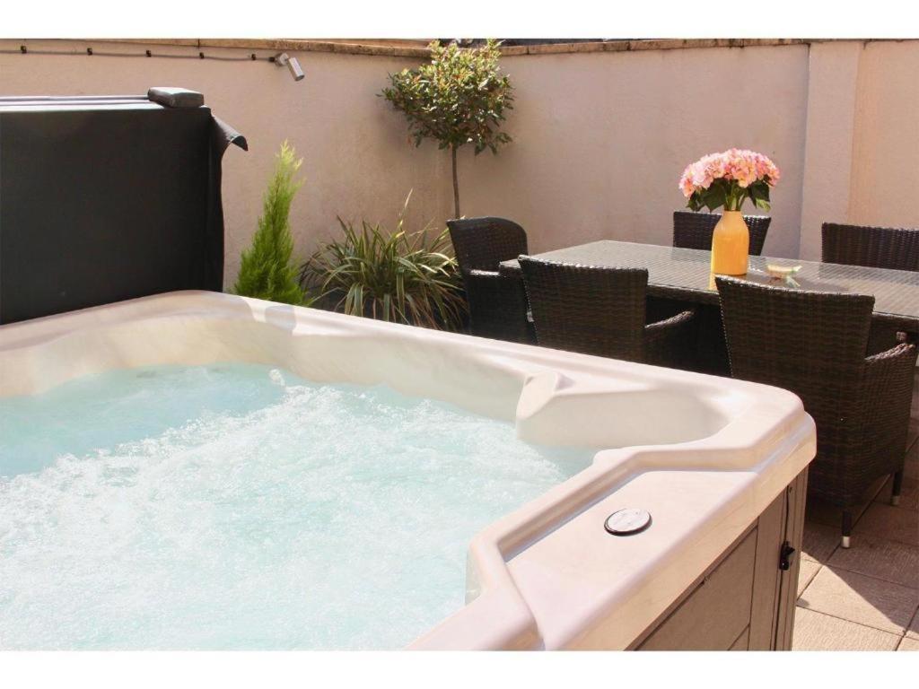 Dream Stays Bath - Trim Street Townhouse With Hot Tub Εξωτερικό φωτογραφία